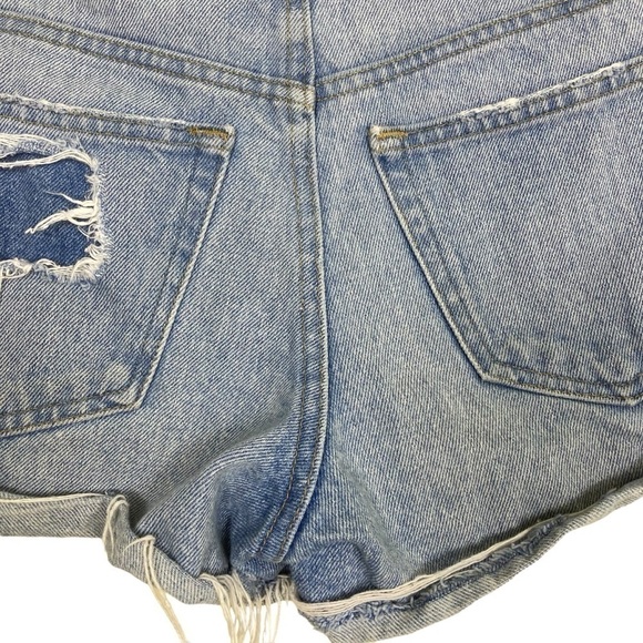 BDG Tomboy Buttonfly Mid Rise 3” Denim Shorts Light Wash Distressed Frayed Sz 25 - Picture 7 of 16